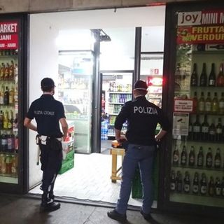 Minimarket sotto la lente della Polizia Locale, 24 denunce a Mirafiori nel 2025