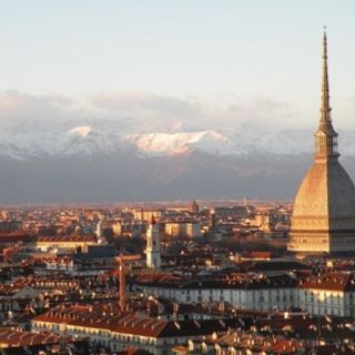 La Mole si illumina contro la tratta di esseri umani
