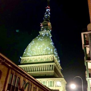 Sabato la Mole si colorerà di giallo per la Marcia Mondiale della Pace