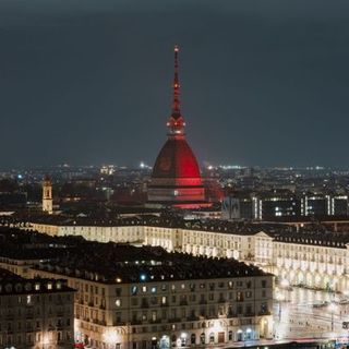 mole illuminata con caratteri cinesi