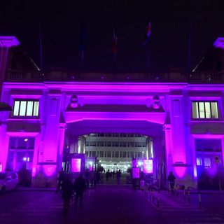 L'ospedale Molinette di Torino illuminato di viola per la Giornata mondiale per la lotta al tumore al pancreas