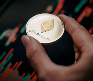 Ethereum scende, ma la prevendita del token ERC20 Base Dawgz supera 1 milione di dollari