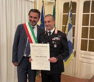 Il sindaco di Moncalieri Paolo Montagna e il luogotenente Antonio Sciarretta