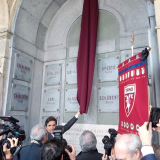 In centinaia al Monumentale per ricordare il Grande Torino. &quot;Immortali&quot; [FOTO E VIDEO]