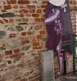effige templari vandalizzata