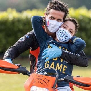 Il motocross freestyle e la mototerapia di Vanni Oddera sbarcano alla fattoria del gelato per sostenere l'Ugi