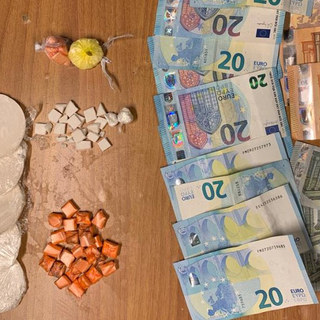 Scelgono il supermercato come punto vendita: arrestati due pusher