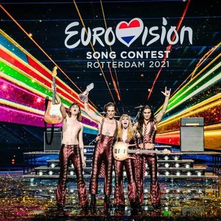Eurovision 2022, Alessandro Cattelan e Laura Pausini alla conduzione?