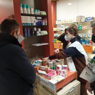farmacia e volontari