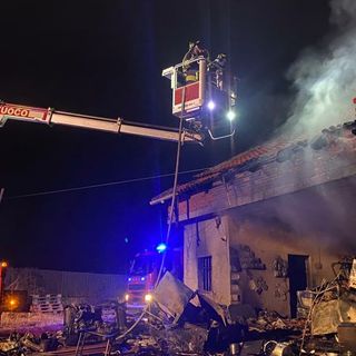 Sant'Ambrogio: prende fuoco un locale in disuso
