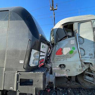 Orbassano: scontro fra treni merci, tre feriti