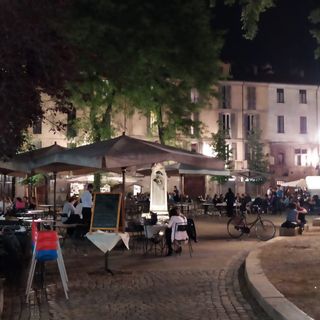 In distribuzione le mascherine a tutti gli avventori della movida torinese