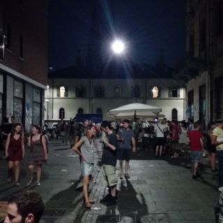 La movida si riappropria di piazza Santa Giulia