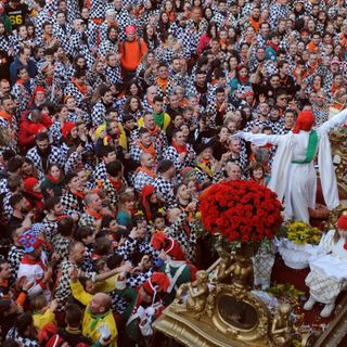 Storico Carnevale Ivrea: la Fondazione abbraccia la Mugnaia