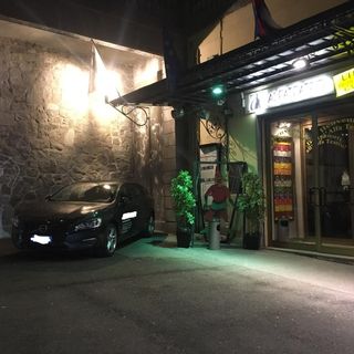 Nella notte 60 euro di multa per l'auto in sosta davanti all'Alfa Teatro, il direttore: &quot;Faremo ricorso&quot;