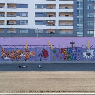 &quot;Noi writers da sempre a distanza con mascherina e guanti&quot;: e dal Coronavirus nasce un nuovo murale