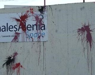 muri alenia imbrattati muri alenia imbrattati