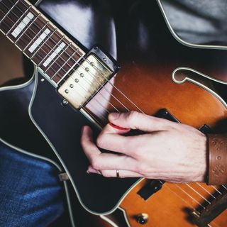 Anche Torino si unisce al flashmob sonoro: oggi alle 18 tutti sui balconi con uno strumento musicale
