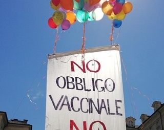 Sabato a Torino corteo contro l'obbligo vaccinale: &quot;Impediamo a politica e profitto di invadere il nostro corpo&quot;