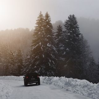 Gomme chiodate: si possono usare in Italia?