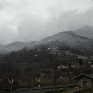 Il ritorno dell’inverno in Piemonte: neve in montagna, a Bardonecchia la temperatura scende a -18