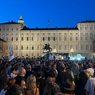 No green pass in piazza Castello: “Qui per informare la gente” [FOTO E VIDEO]