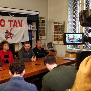 No Tav, amnistia per i “compagni” che hanno commesso reati: “Condannati perché hanno difeso la loro terra, ora sanno tutti che avevano ragione”