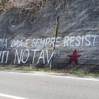 scritta su un muro contro Salvini