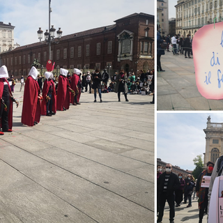 La manifestazione in piazza Castello, a Torino