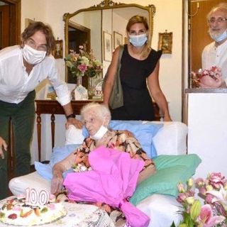 Nichelino festeggia i 100 anni di una arzilla nonnina