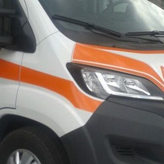 La bimba ha fretta di nascere: la mamma partorisce in ambulanza