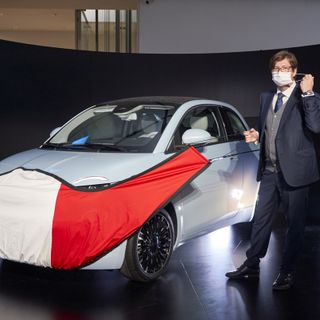 Fca, si alza il sipario che completa la nuova 500. Elkann: "E' solo l'inizio di una nuova era" Fca, si alza il sipario che completa la nuova 500. Elkann: "E' solo l'inizio di una nuova era"