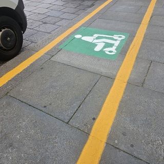 Torino contro la sosta selvaggia dei monopattini: già fatti 183 parcheggi