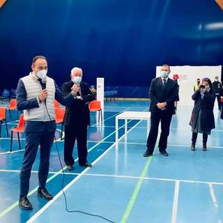 Alberto Cirio al nuovo centro vaccinale dell'Asl To5 a Vinovo