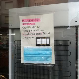 Marketing ai tempi del Covid: al bar la tessera da dieci consumazioni dà diritto alla mascherina