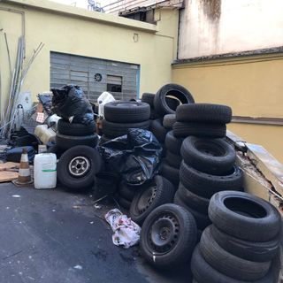 Officina abusiva all'interno di un'autorimessa: i vigili la sequestrano e sanzionano il titolare