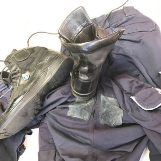 Divise logore e scarponcini ricuciti, la protesta delle guardie penitenziarie