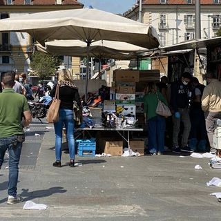 Il luogo dell'omicidio, con la scientifica al lavoro
