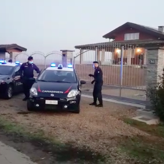 Dramma a Carignano, uomo spara e uccide moglie e un figlio prima di togliersi la vita: grave anche l’altra figlia