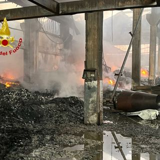 Incendio di Beinasco, proseguono i controlli ambientali. A Torino la situazione è sotto controllo