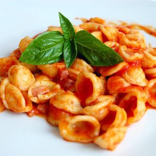 Oggi laboratorio di orecchiette alla bocciofila di Piazza Risorgimento