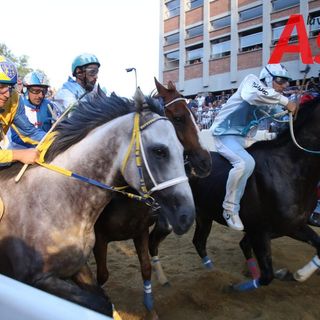La Cattedrale vince un Palio atteso da 42 anni, Baldichieri vince con il cavallo scosso. I Comuni protestano. È stato il Palio delle emozioni [Fotogallery]