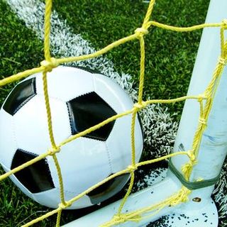 Pianezza, un 65enne muore durante una partita di calcio