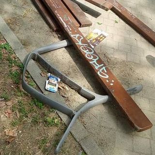 panchina divelta via I maggio