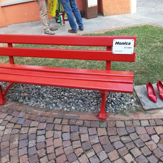 Panchina rossa anti violenza sulle donne