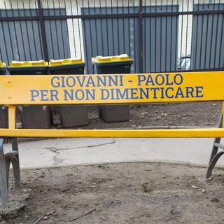 In via San Benigno tre &quot;panchine del ricordo&quot; per ricordare le stragi di Capaci e via D'Amelio