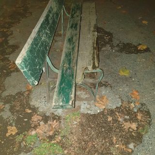 Panchine rotte o danneggiate in Circoscrizione 2, al via il restyling