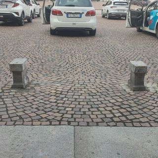 Entro settembre saranno riparate le panchine rotte da due ubriachi in piazza Vittorio