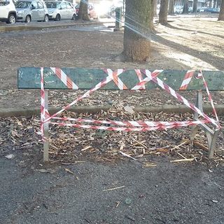 Parella, panchine rotte e tombini intasati su Corso Telesio