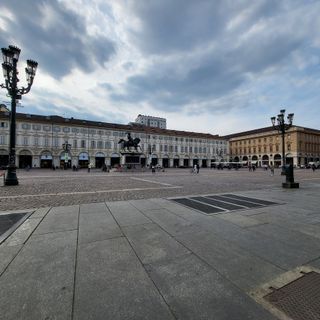 panorama di una piazza di Torino